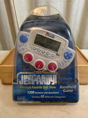 Tiger Electronics Jeopardy!‎ America's Favorite Quiz Show Handheld Game
